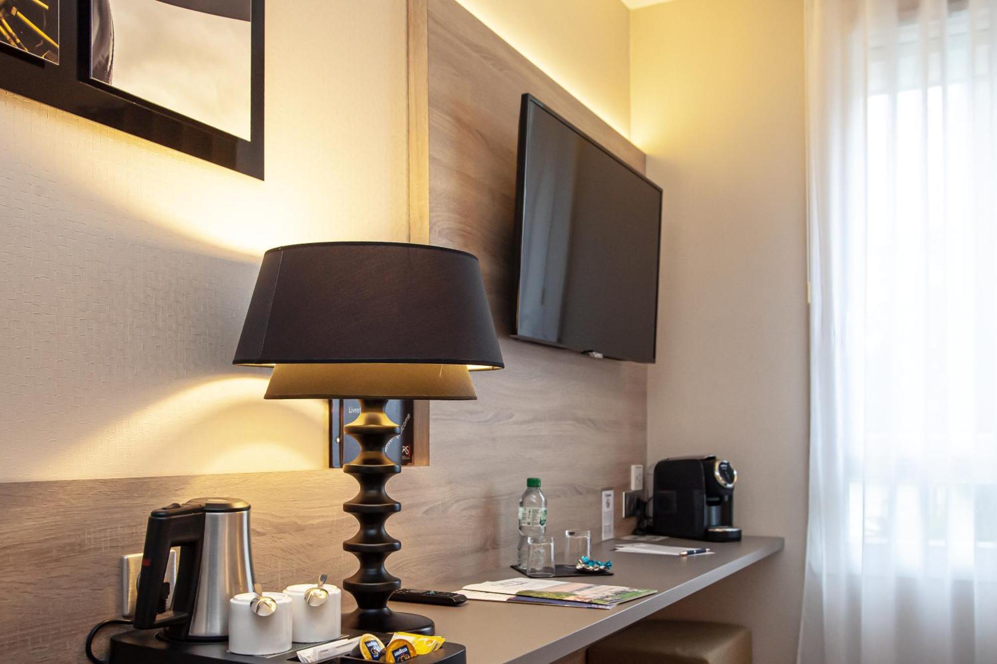 Logis Hotel Relais Saint Jacques - Chateauroux Deols Exterior photo