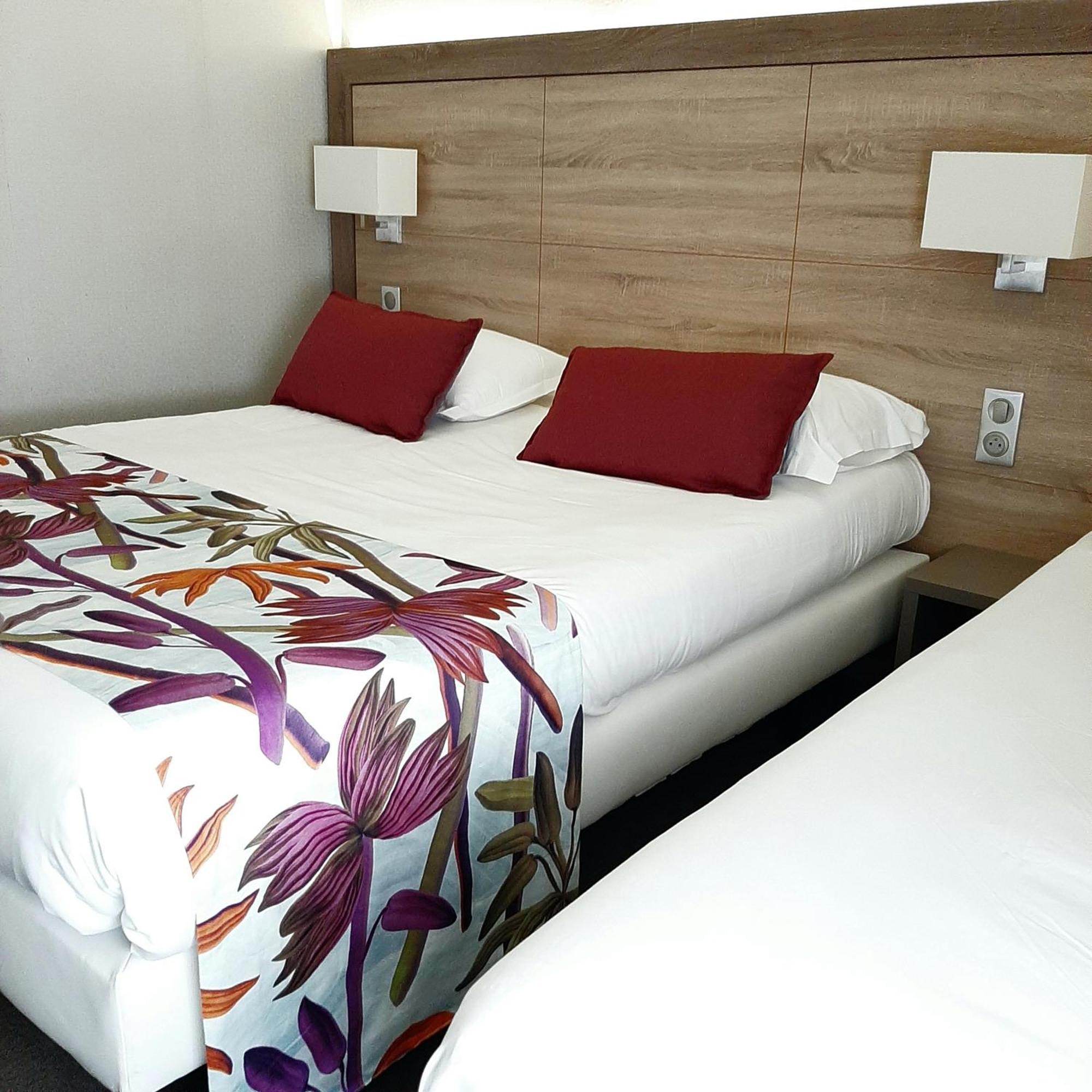 Logis Hotel Relais Saint Jacques - Chateauroux Deols Exterior photo