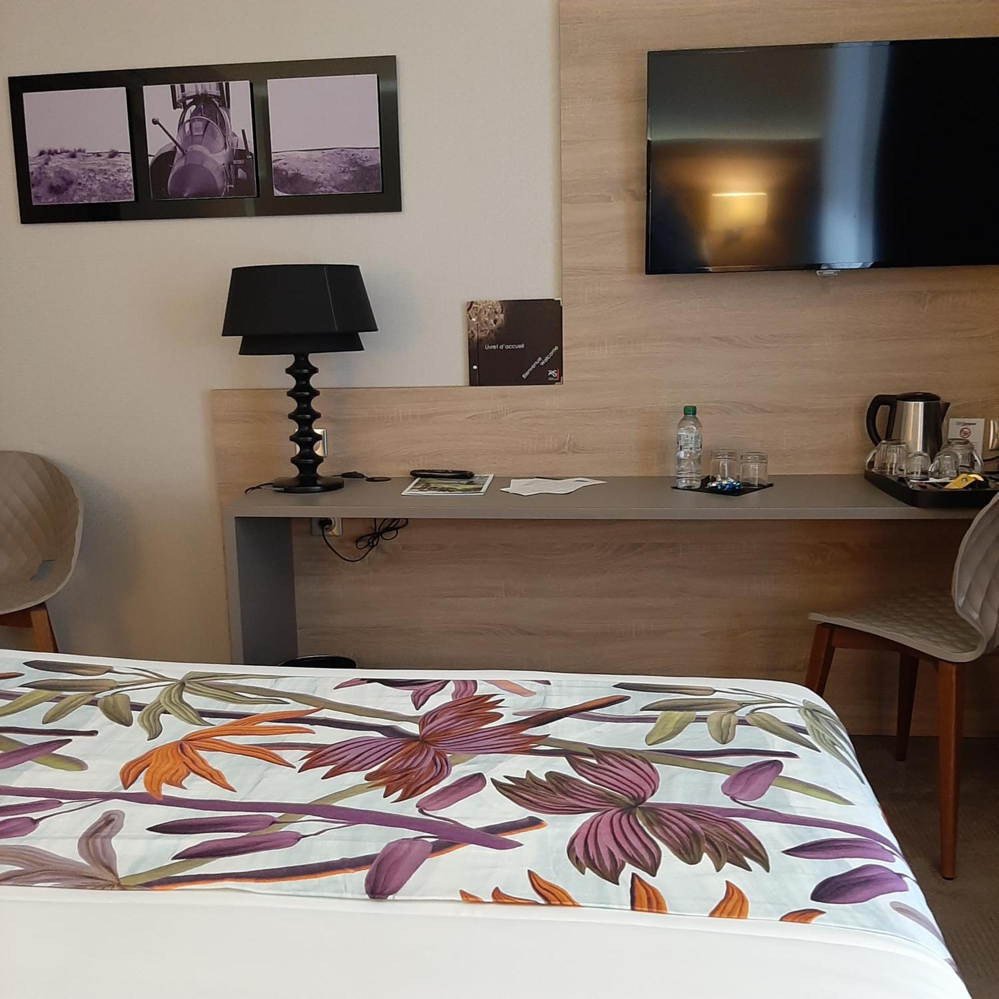 Logis Hotel Relais Saint Jacques - Chateauroux Deols Exterior photo